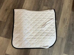 Equimode Dressage Saddle Pads -Pet Supply Store image4 b42a19f9 bf1b 4dc3 b4c7 517024b81877